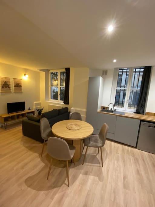 Апартаменты Cozy 1Br+Sofa Bed In Lyon Center Экстерьер фото